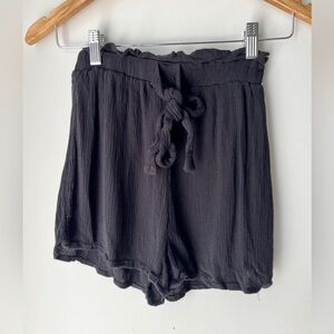 H&M Women's Black Casual Flowy Lightweight Euro Summer Vacation Shorts 2 XS